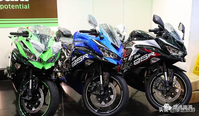 川崎忍 川崎ZX-25R特别版实车到港，四缸怪兽小钢炮_有车以后