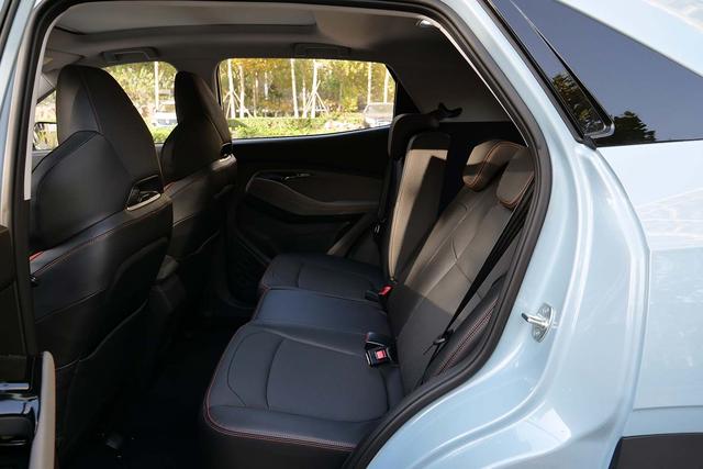 9万价位区间内suv颜值王者 宝骏rs-3到店实拍