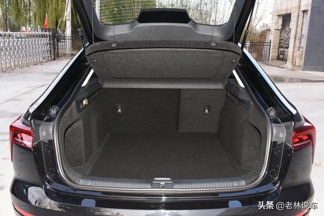 它们只有轿跑的"形",却没有轿跑的"魂",轿跑起码要有个掀背式后备箱