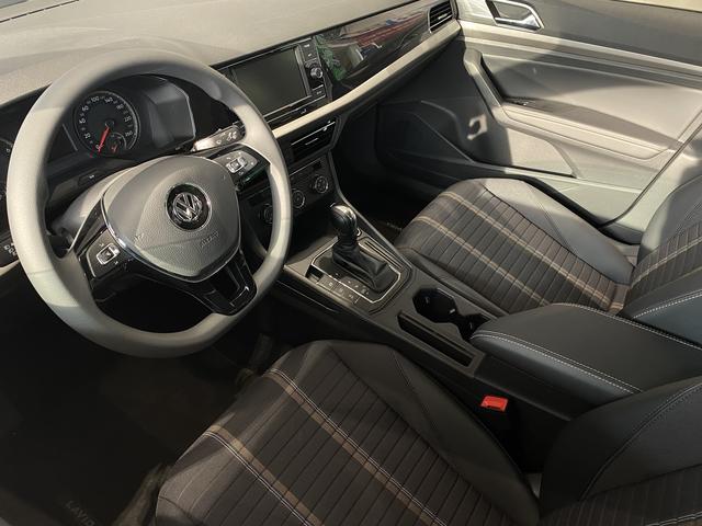 小伙提大众朗逸1.5l自动视野版,油耗不到7l,这价格怎么样