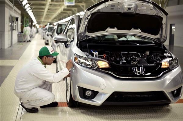 全球汽车芯片大短缺 车企集体抢购!本田扛不住了