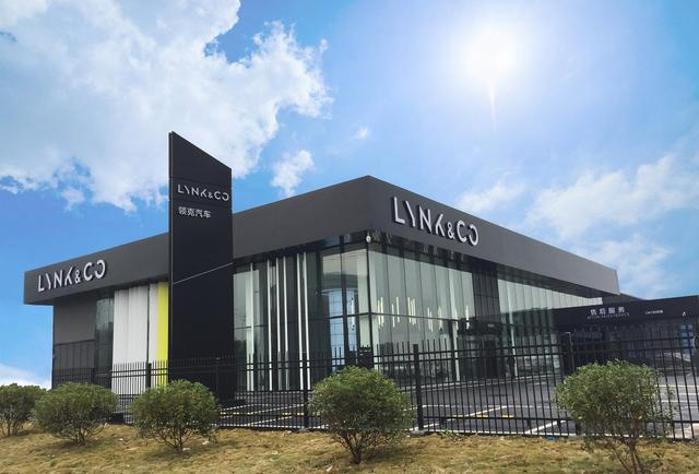 领克的主要消费群体都是年轻人,无论是门店与网站的设计风格,还是年轻