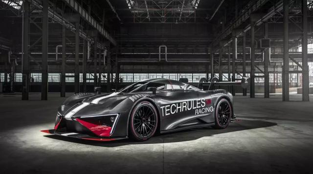 后桥四个)可以爆发出1287匹的超级马力,同时峰值扭矩也高达将近2337