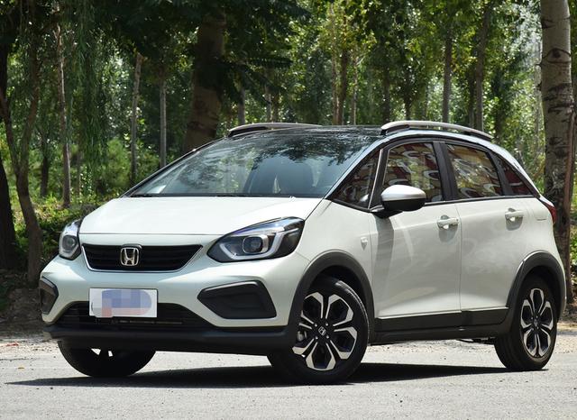 资讯详情而这方面飞度的表现也并不差,它的车长为4090mm,轴距为2530mm