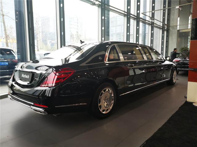 最新款 迈巴赫 s680 pullman 黑外米内-有车以后